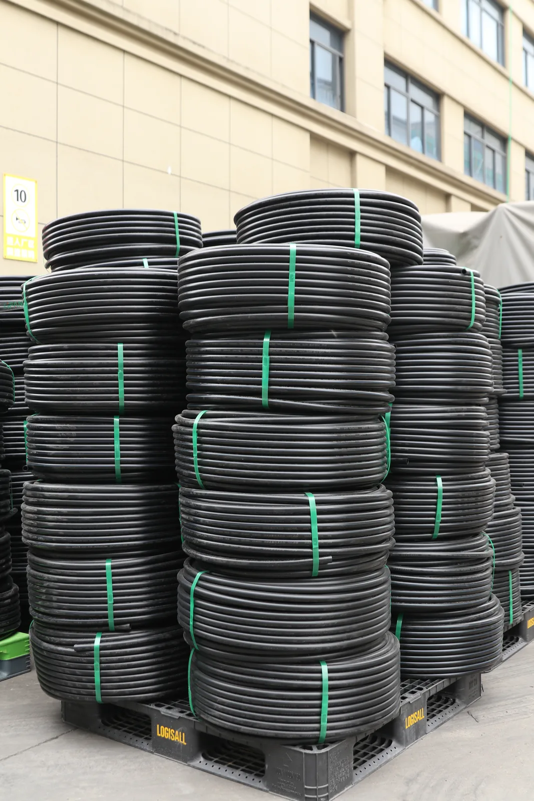 Bekaatherm piping range palletised for a mixed container