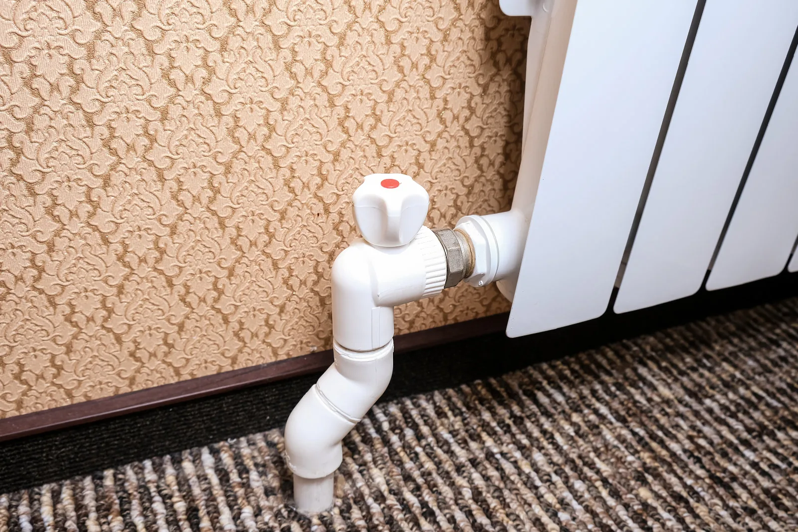 PPR aluminum composite pipe connected to a radiator