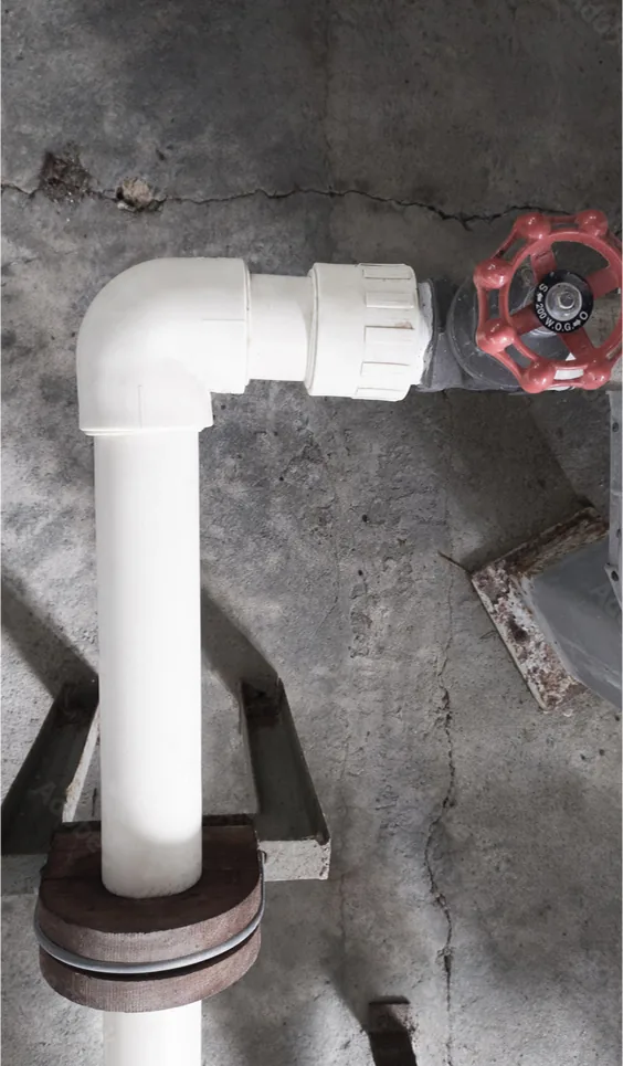 Radiator valve connecting a heating circuit to a radiator