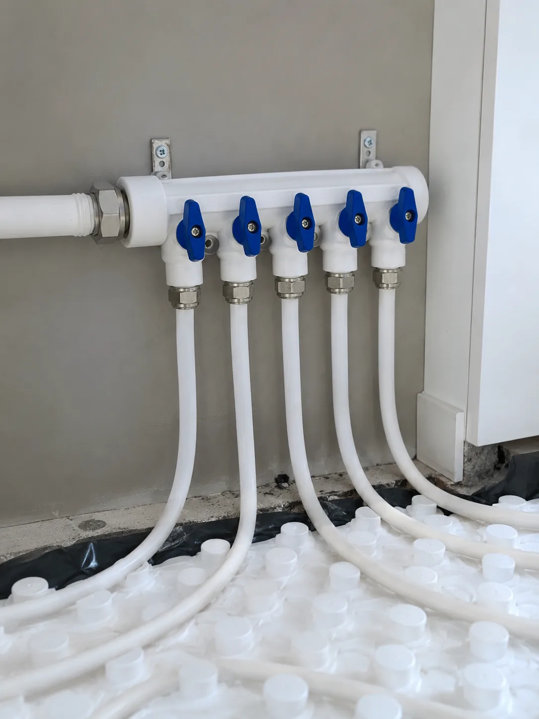 PPR heating pipe connected to a radiator on a high-temperature circuit