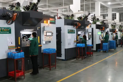 Injection moulding machines and operators on the Bekaatherm production floor